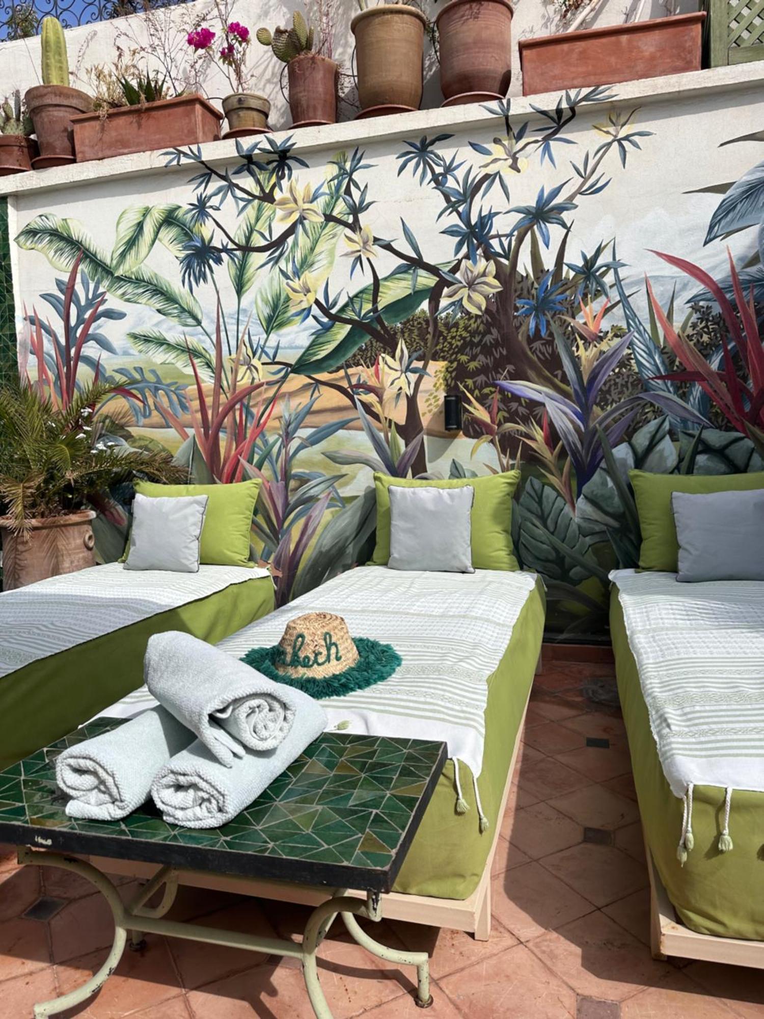 Riad Dar Adal Exclusivite 2 A 6 Personnes Petit Dejeuner Compris Place Jemaa El Fna Marrakesh Esterno foto