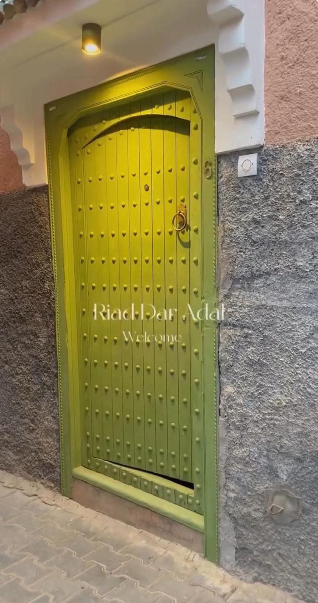 Riad Dar Adal Exclusivite 2 A 6 Personnes Petit Dejeuner Compris Place Jemaa El Fna Marrakesh Esterno foto
