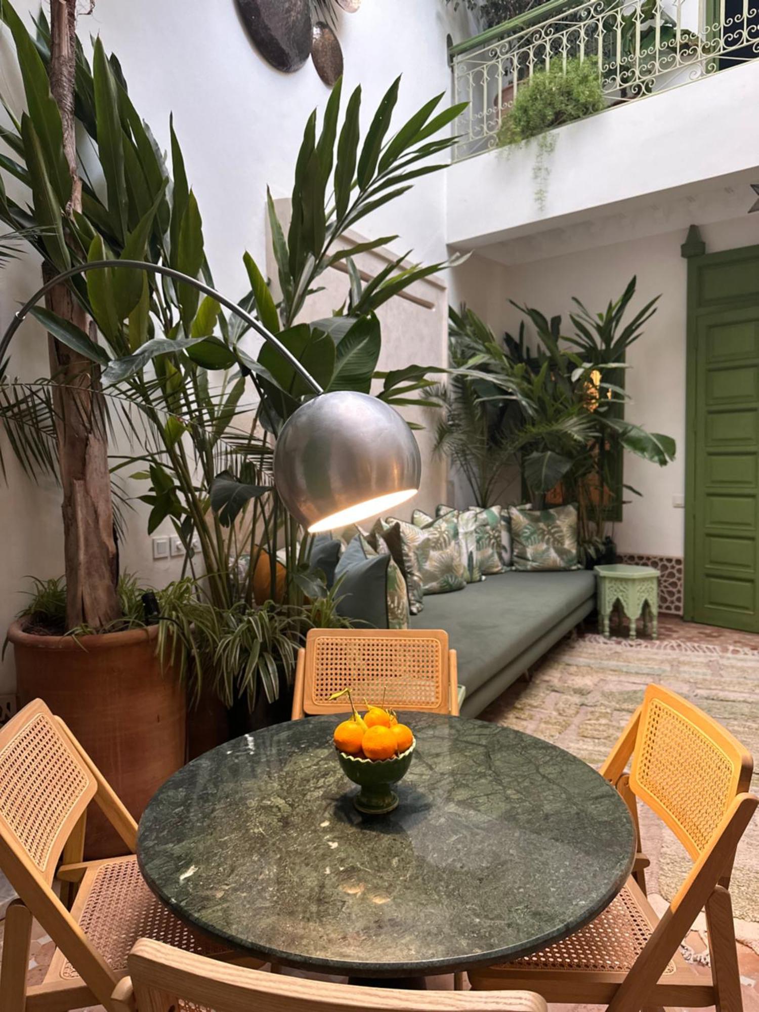 Riad Dar Adal Exclusivite 2 A 6 Personnes Petit Dejeuner Compris Place Jemaa El Fna Marrakesh Esterno foto