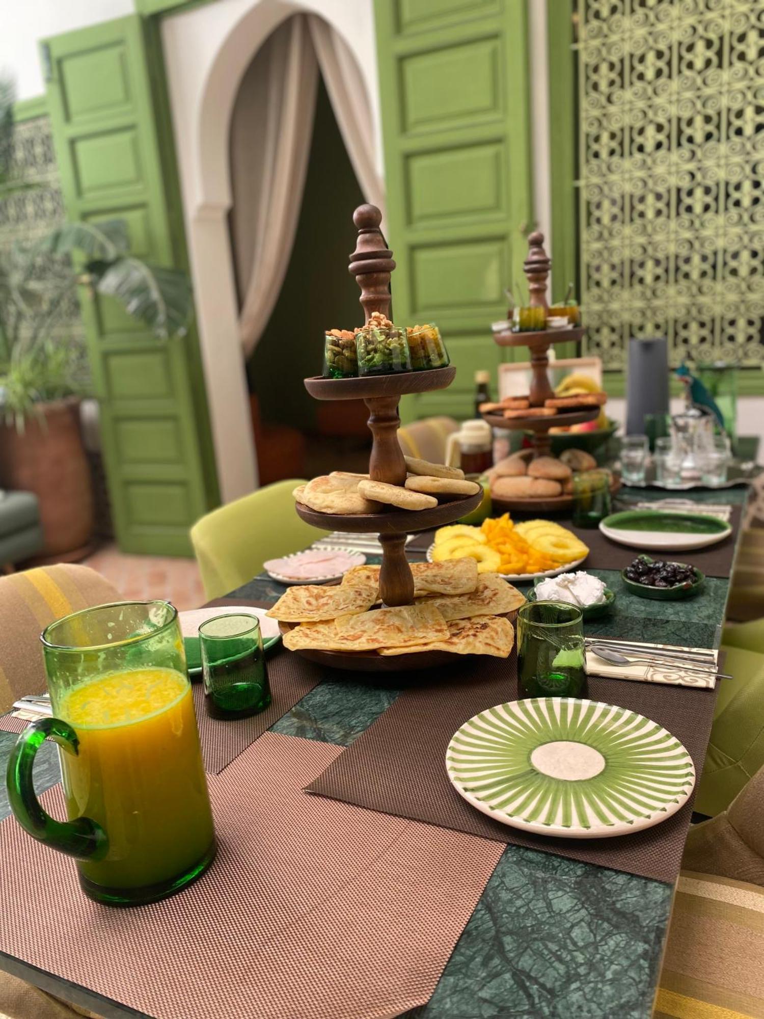 Riad Dar Adal Exclusivite 2 A 6 Personnes Petit Dejeuner Compris Place Jemaa El Fna Marrakesh Esterno foto